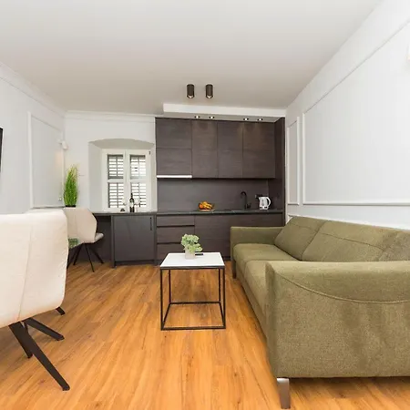 Palace Heritage Apartments * Makarska