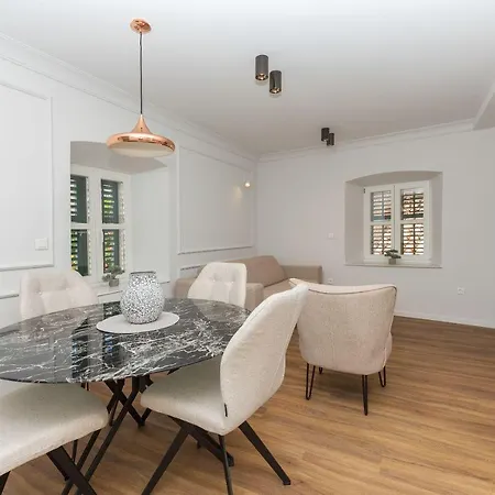 Palace Heritage Apartments * Makarska