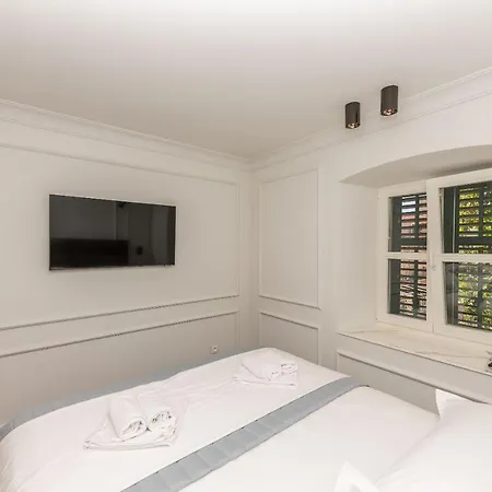 Palace Heritage Apartments * Makarska