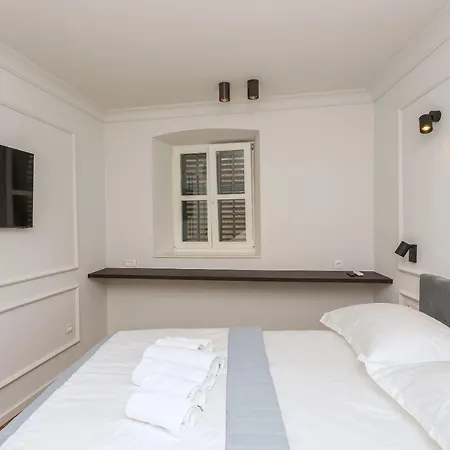 Palace Heritage Apartments * Makarska