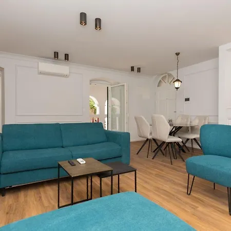 Palace Heritage Apartments * Makarska